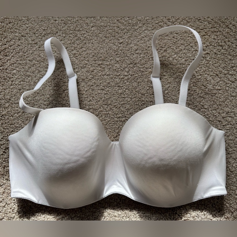 VICTORIAS SECRET Convertable Strapless Bra